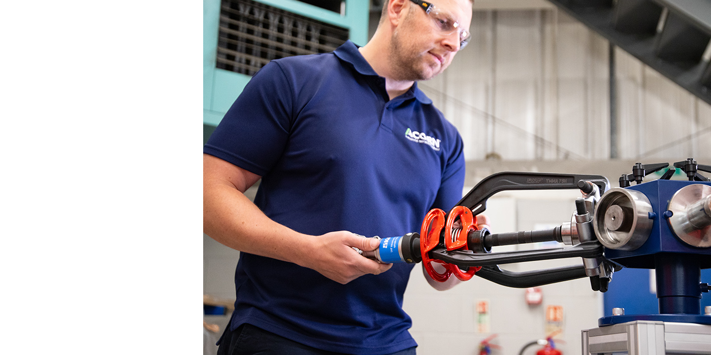 Acorn product manager demonstrates the SKF Easypull bearing puller
