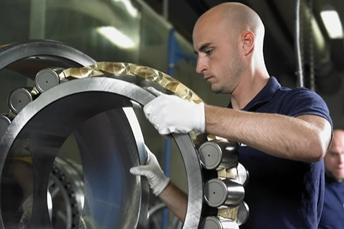 Fitting large bearing
